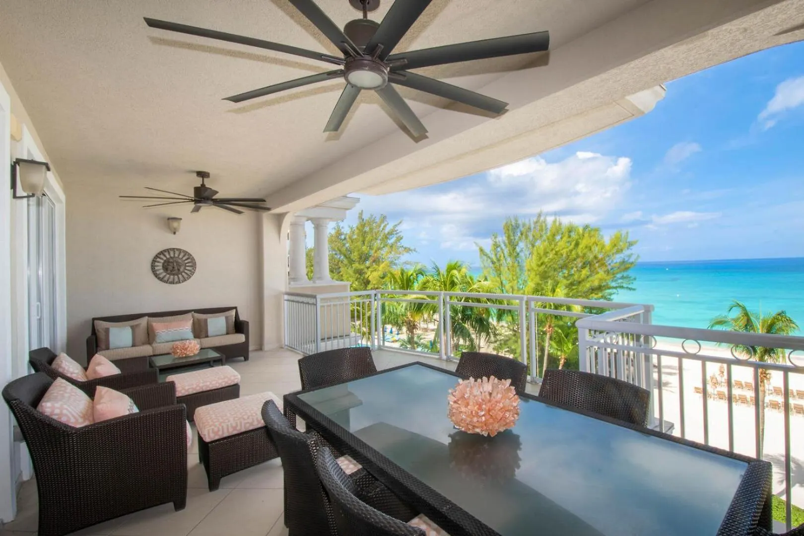 Beachcomber 19 George Town Apartman
