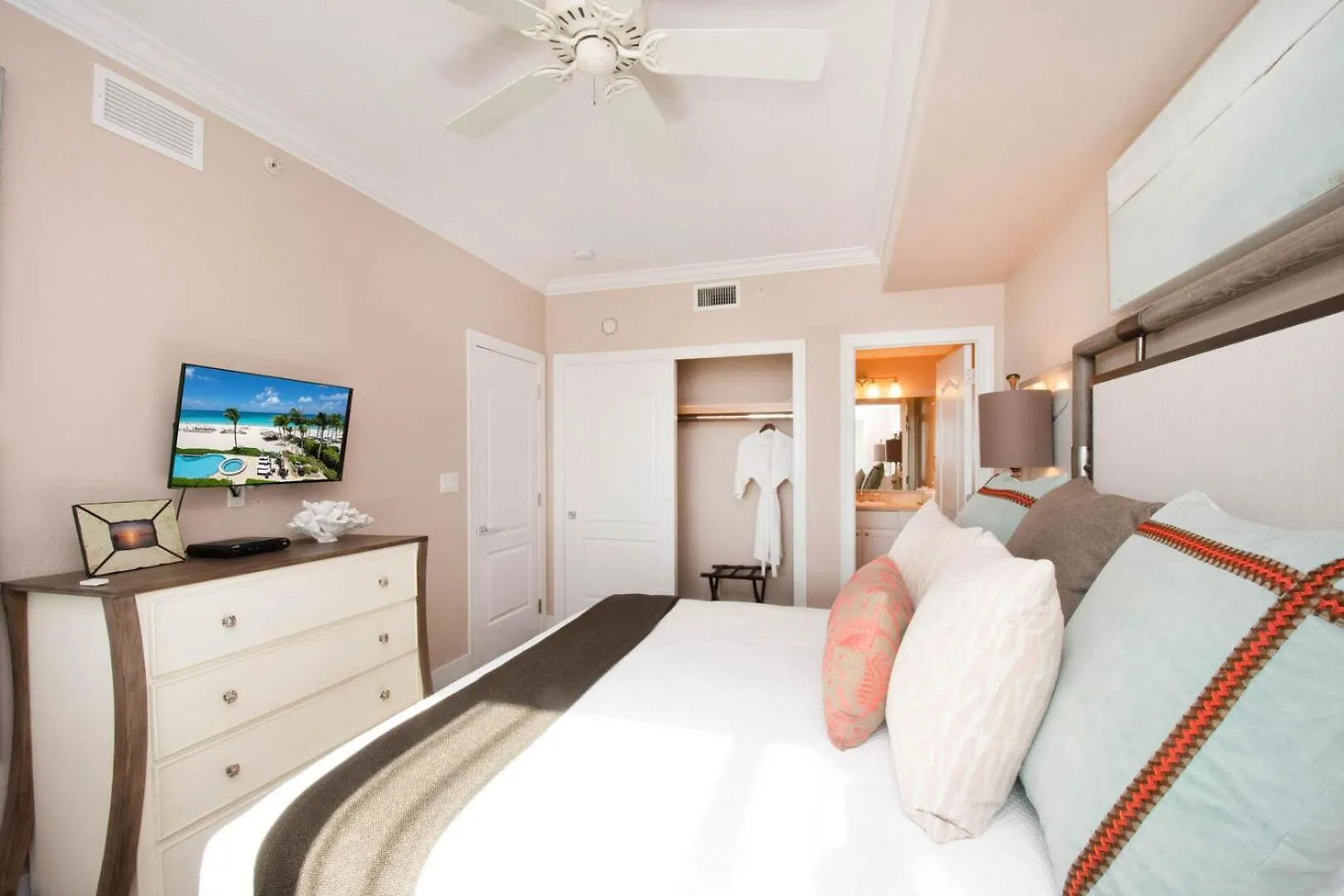 Apartment Beachcomber 19 George Town